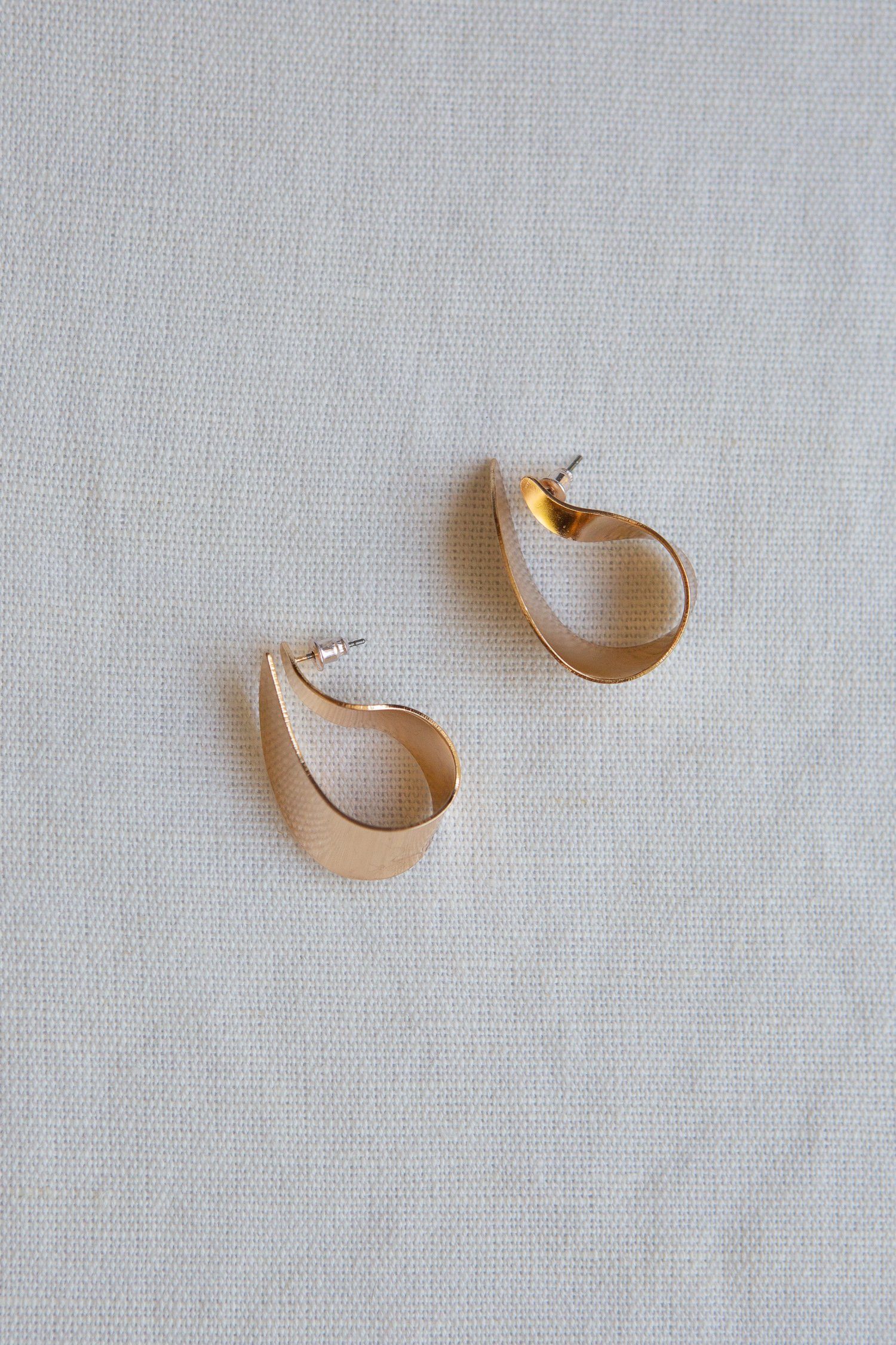 Gold Flat Curl Statement Earring - Wynter Bloom