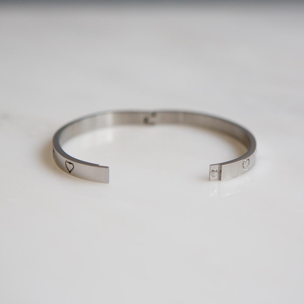 Heart CZ Bangle Bracelet (Silver) - Wynter Bloom