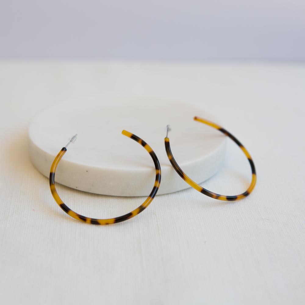 Tortoise Shell Hoop Earrings (Thin) - Wynter Bloom