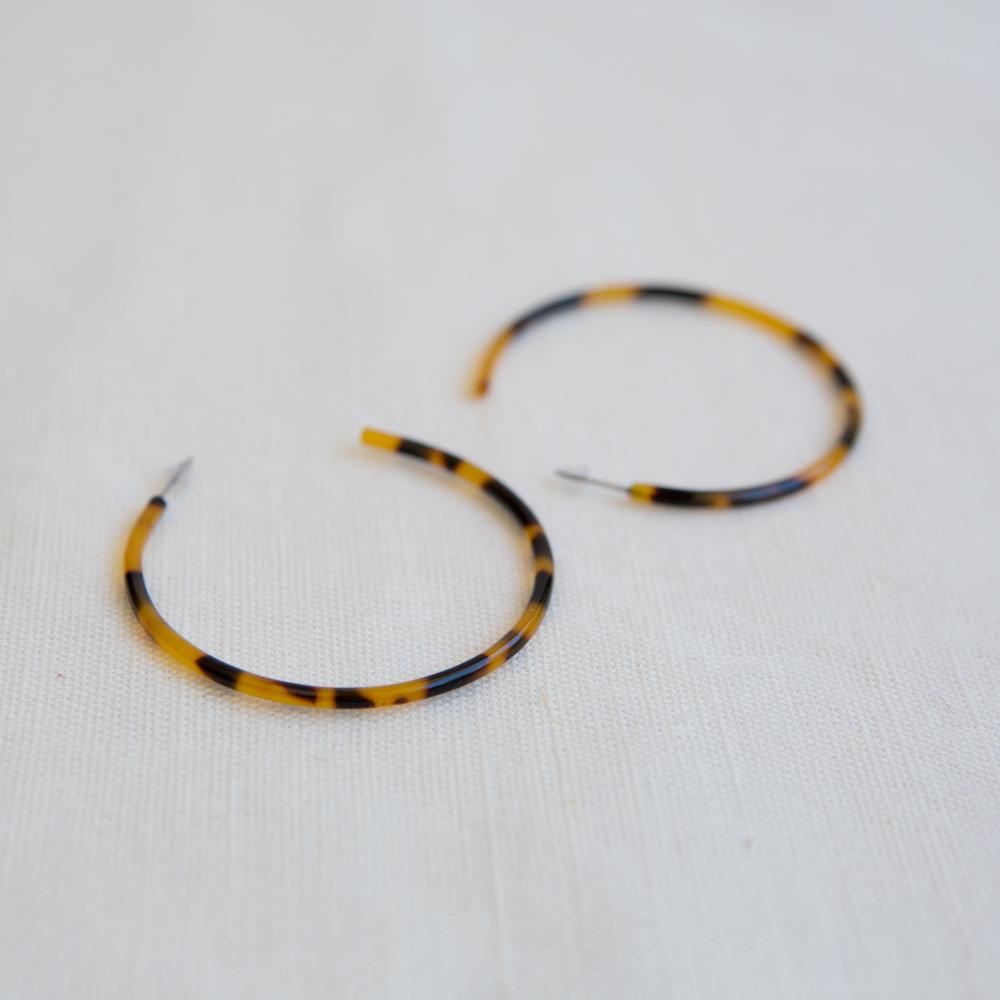 Tortoise Shell Hoop Earrings (Thin) - Wynter Bloom
