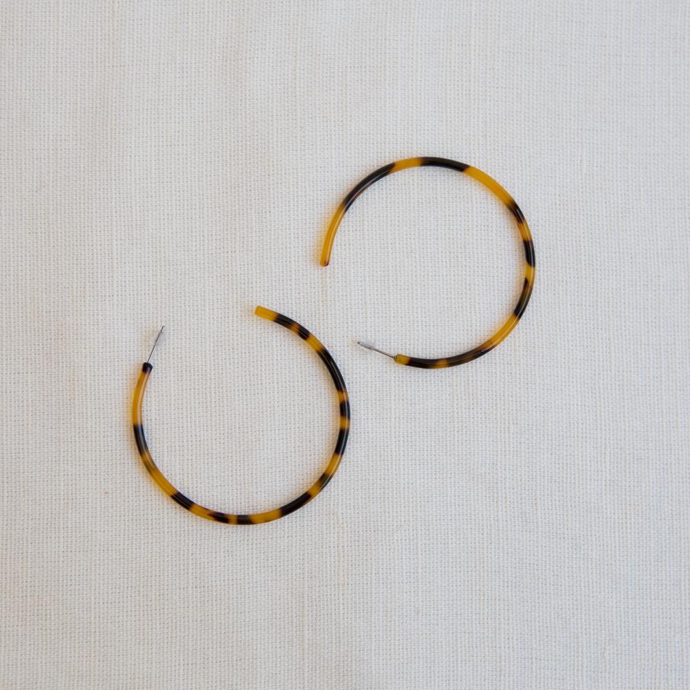 Tortoise Shell Hoop Earrings (Thin) - Wynter Bloom