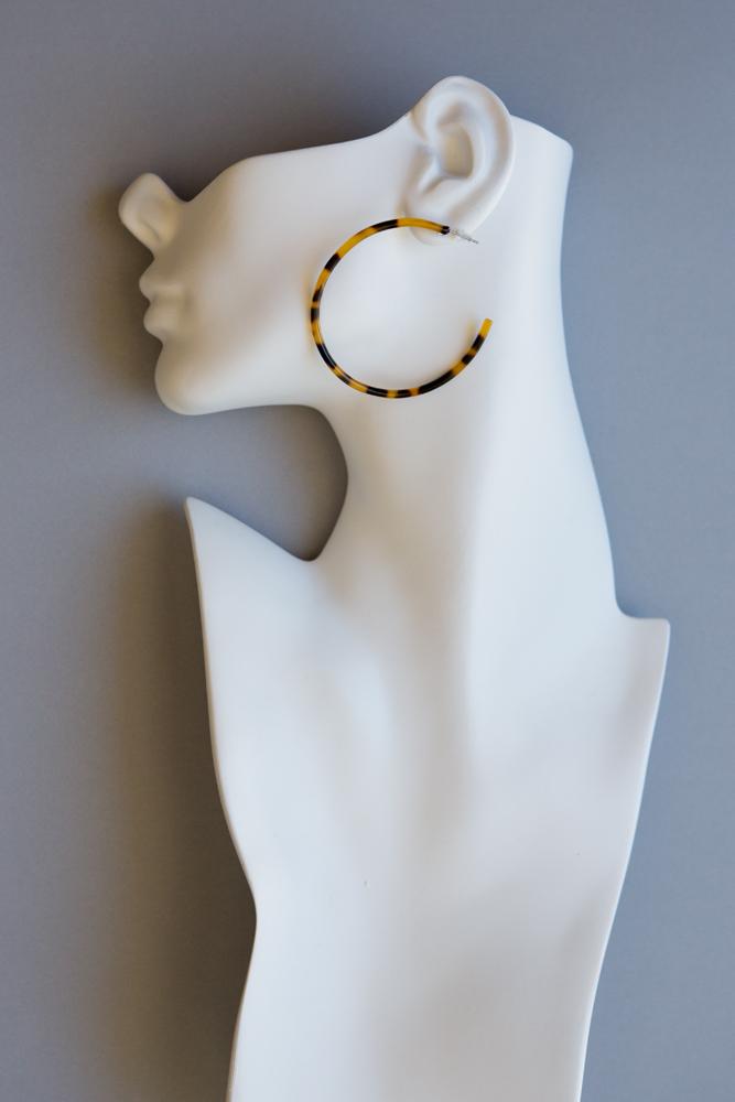 Tortoise Shell Hoop Earrings (Thin) - Wynter Bloom