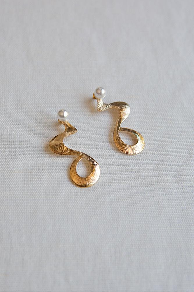 Pearl and Waves Earrings - Wynter Bloom