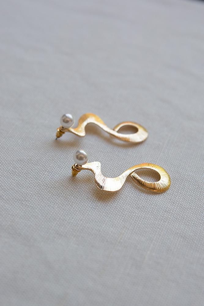 Pearl and Waves Earrings - Wynter Bloom