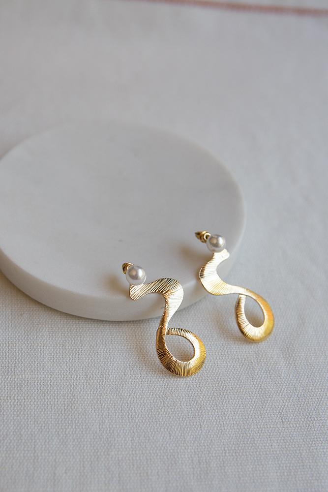 Pearl and Waves Earrings - Wynter Bloom