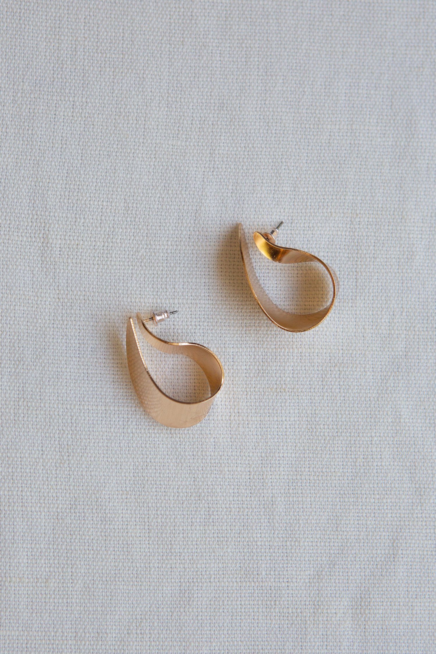 Gold Flat Curl Statement Earring - Wynter Bloom