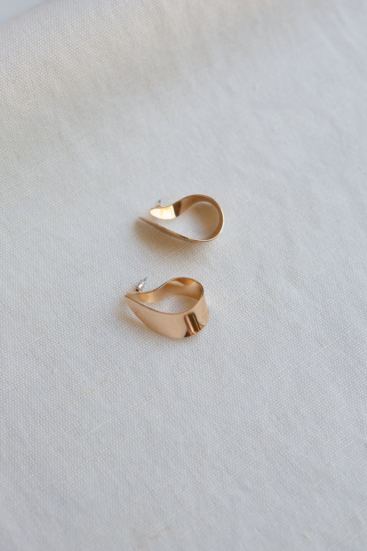 Gold Flat Curl Statement Earring - Wynter Bloom