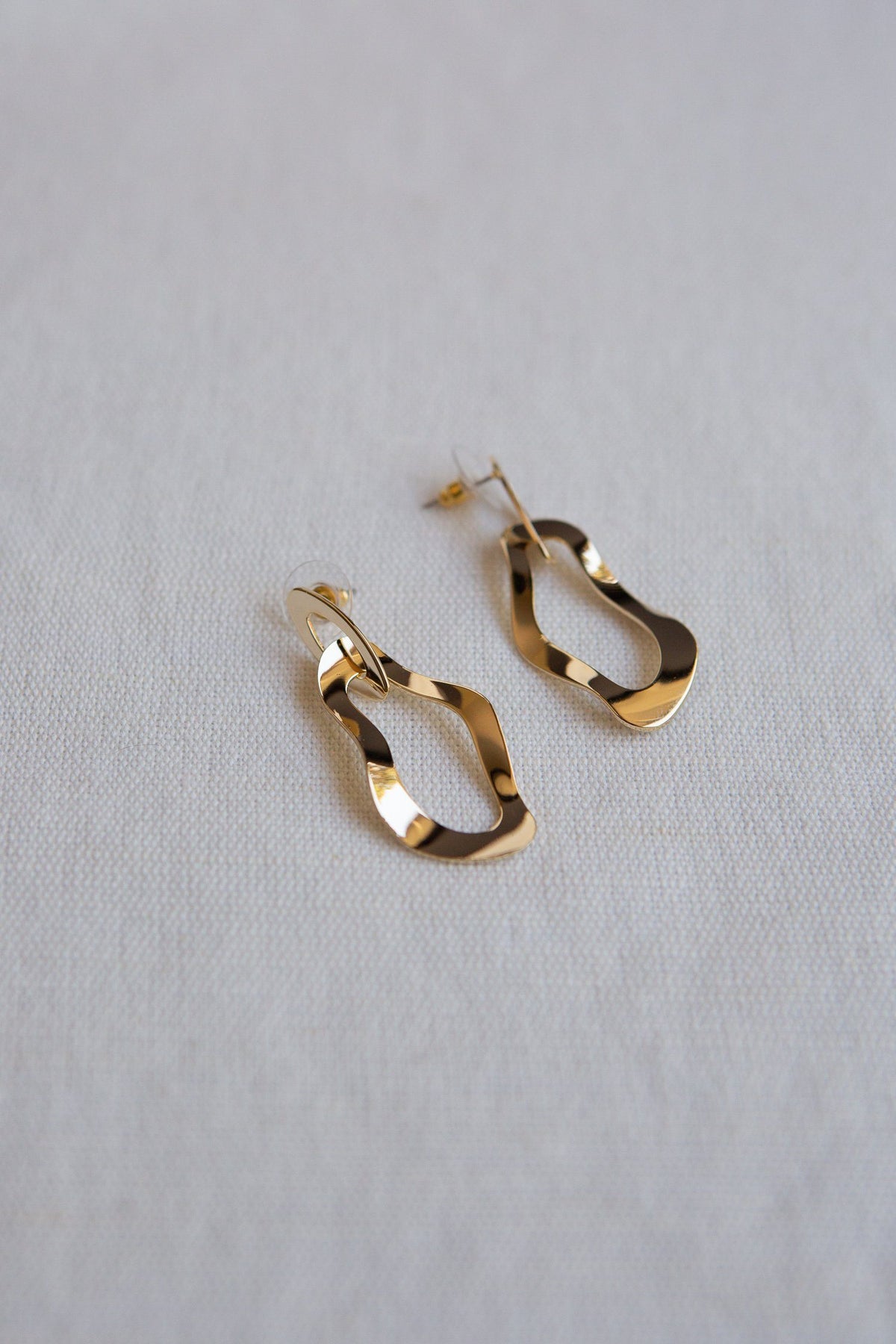 Irregular Shaped Interlocking Rings Drop Earrings - Wynter Bloom