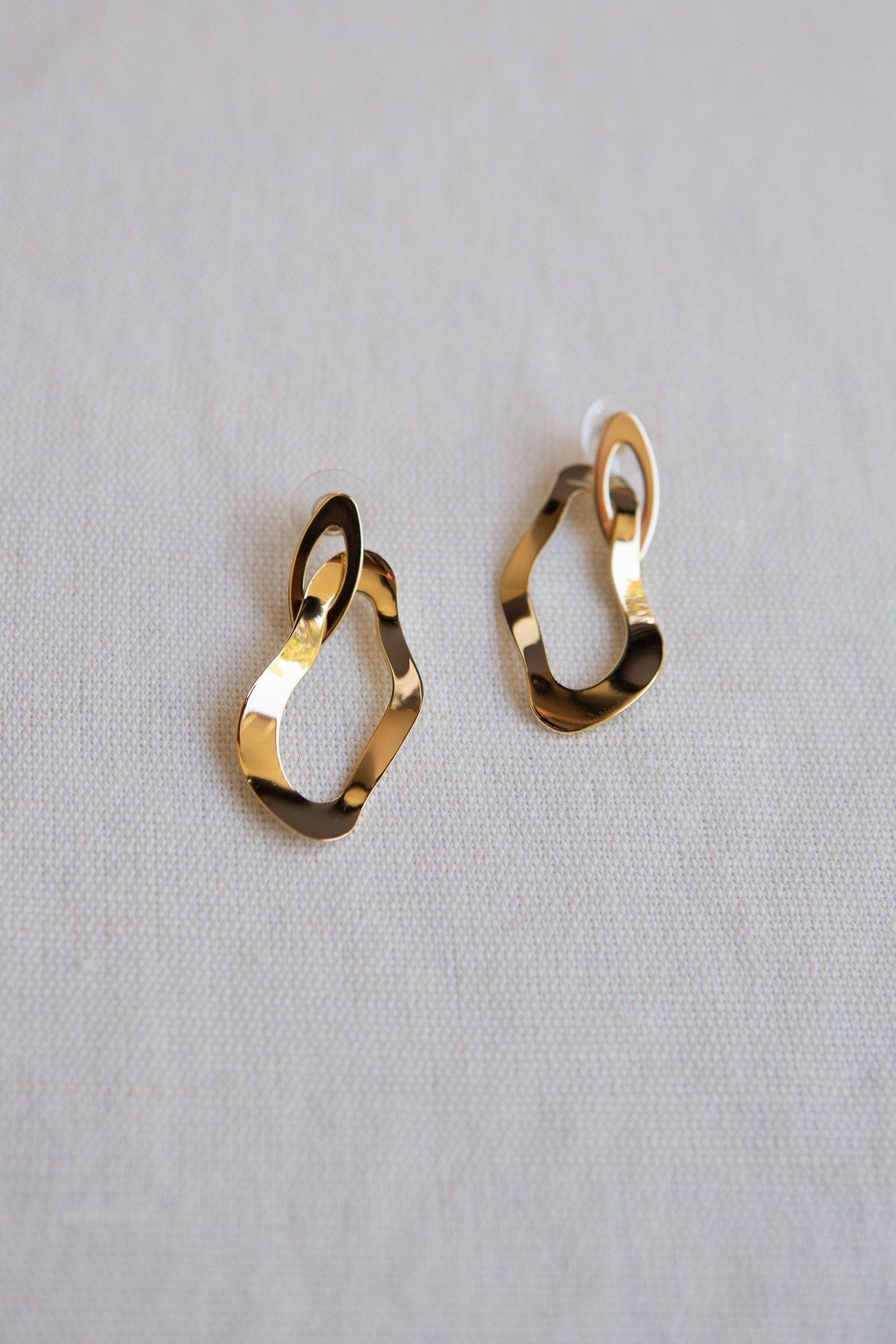Irregular Shaped Interlocking Rings Drop Earrings - Wynter Bloom