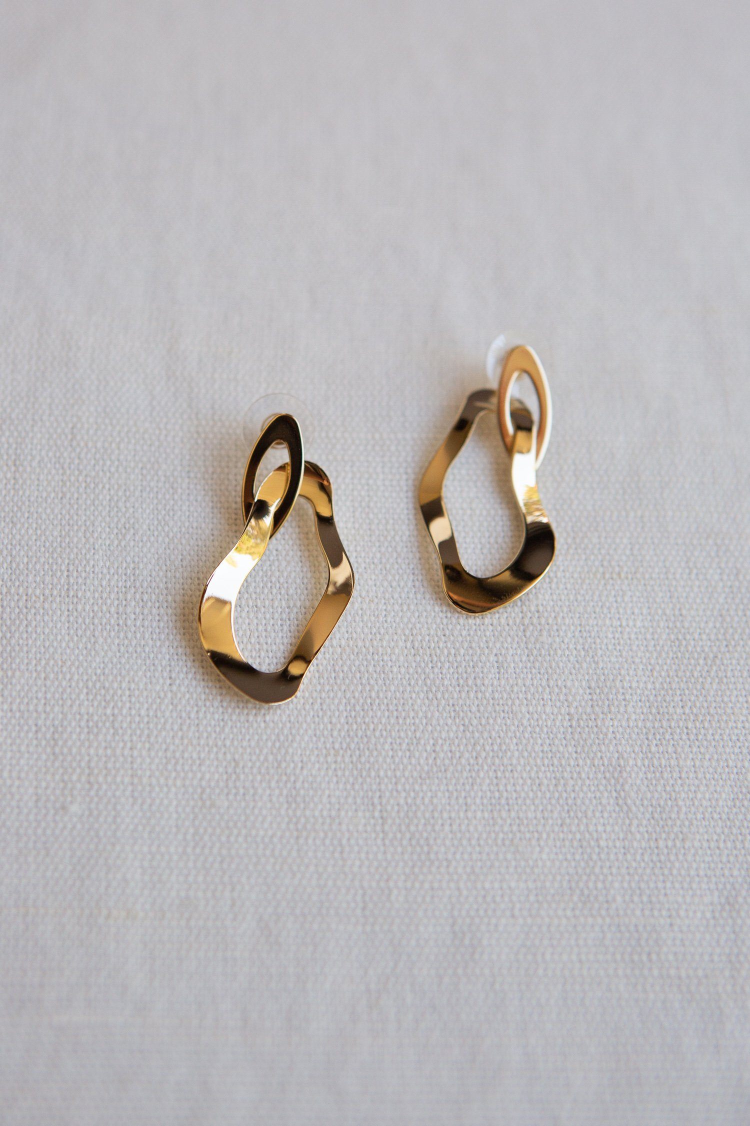 Irregular Shaped Interlocking Rings Drop Earrings - Wynter Bloom