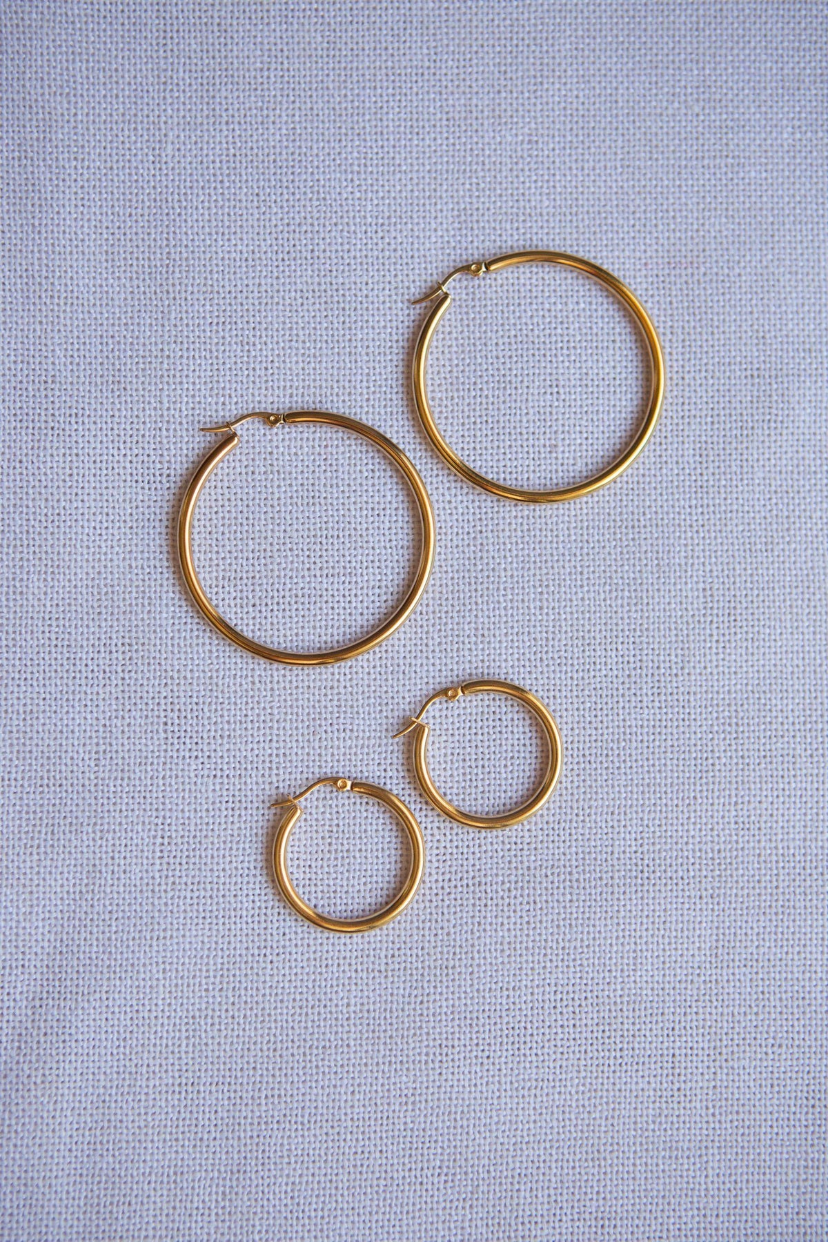 Classic Small Latch Back Gold Hoop Earrings - Wynter Bloom