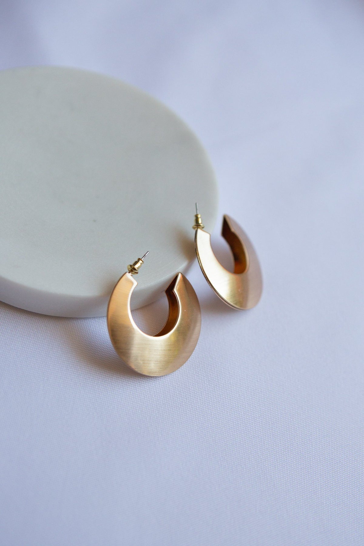Open Hollow Hoop Earrings - Wynter Bloom