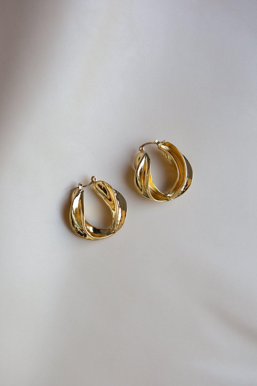Large Gold Twisted Swirl Earrings - Wynter Bloom