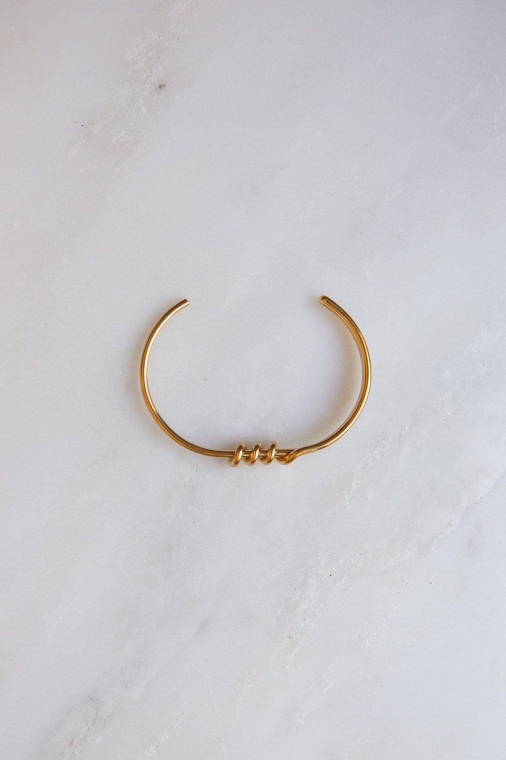 Minimalist Gold Wire Twist Cuff Bracelet - Wynter Bloom