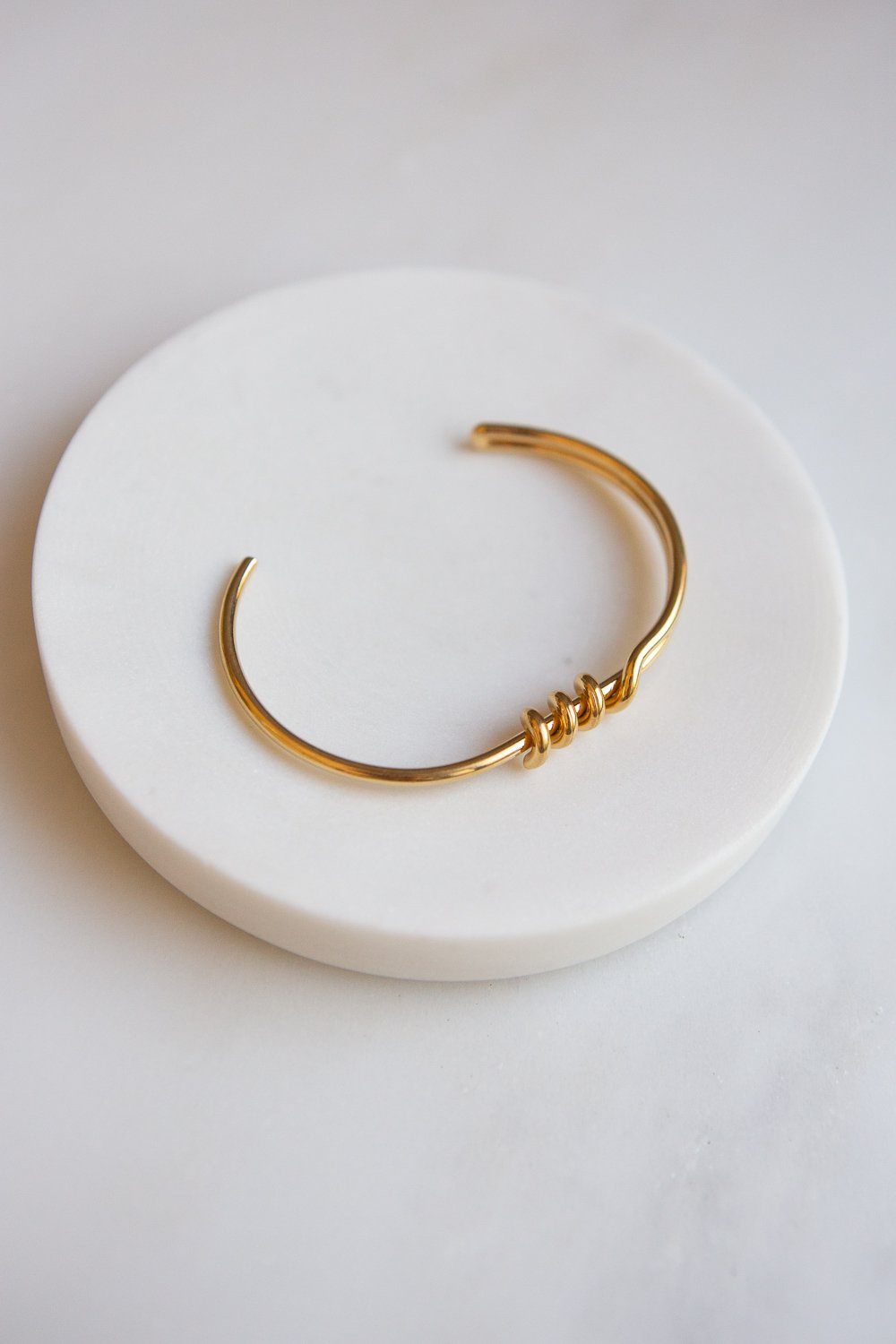 Minimalist Gold Wire Twist Cuff Bracelet - Wynter Bloom