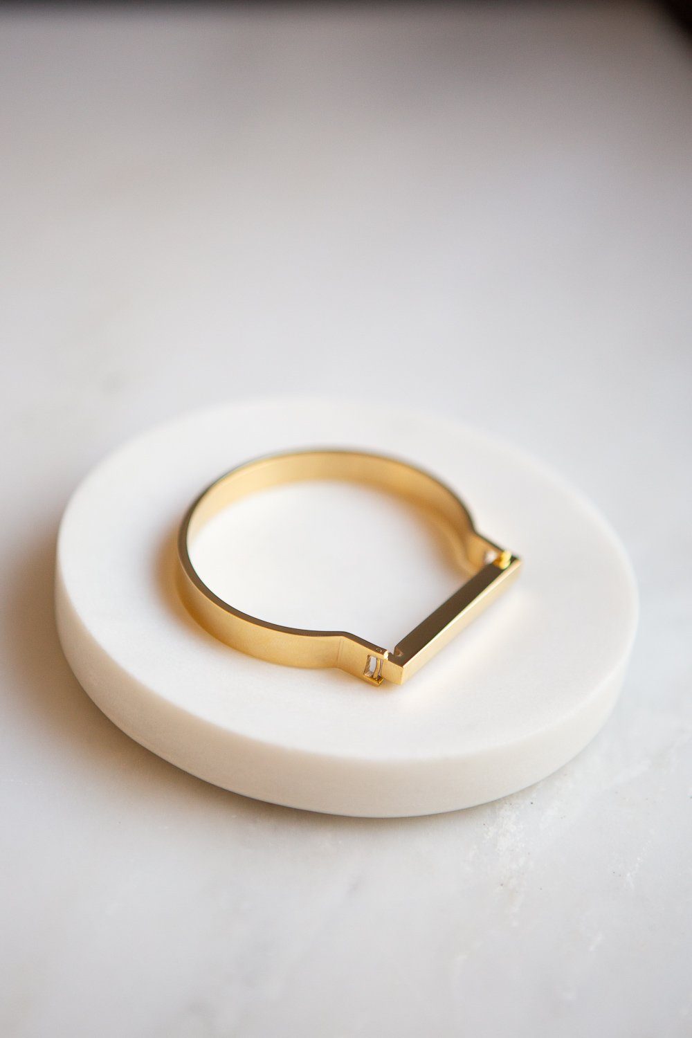 Minimalist Gold Horseshoe Bar Bracelet - Wynter Bloom