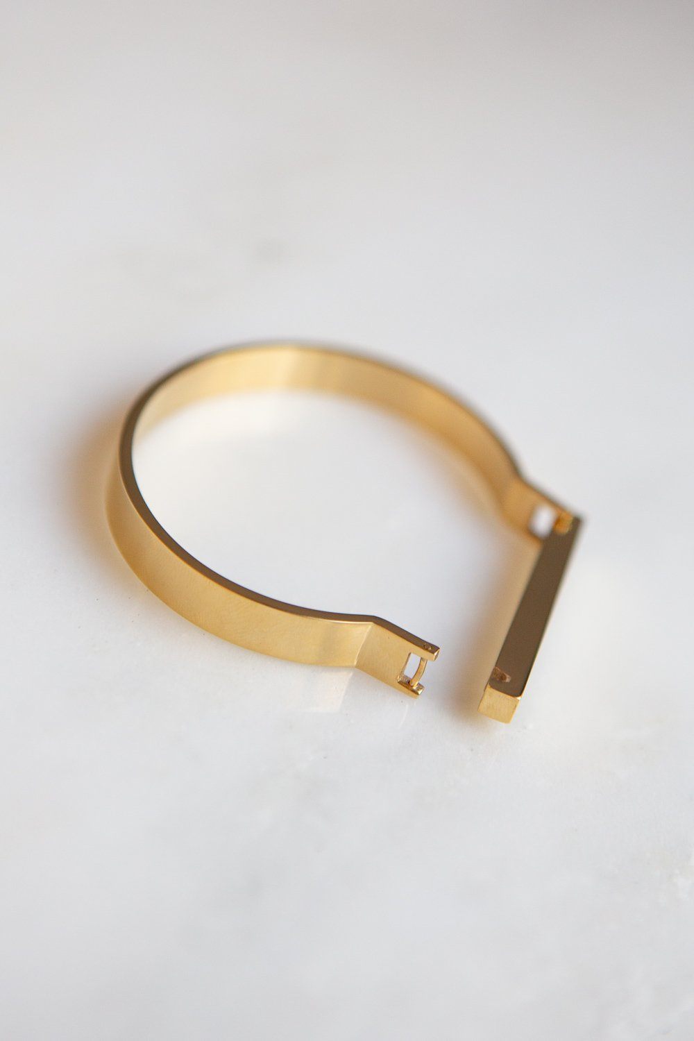 Minimalist Gold Horseshoe Bar Bracelet - Wynter Bloom