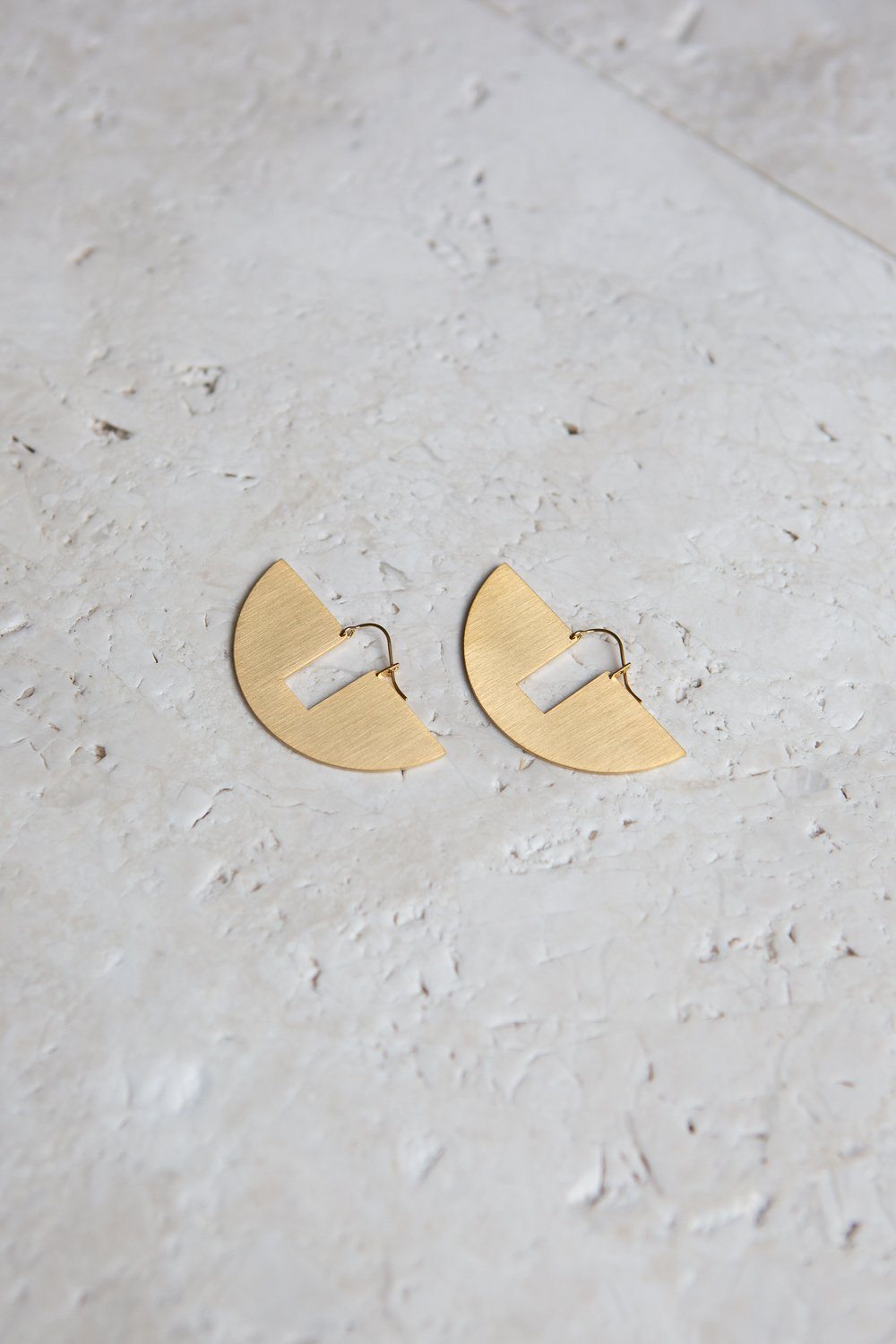 Matte Gold Geometric Fan Earrings - Wynter Bloom