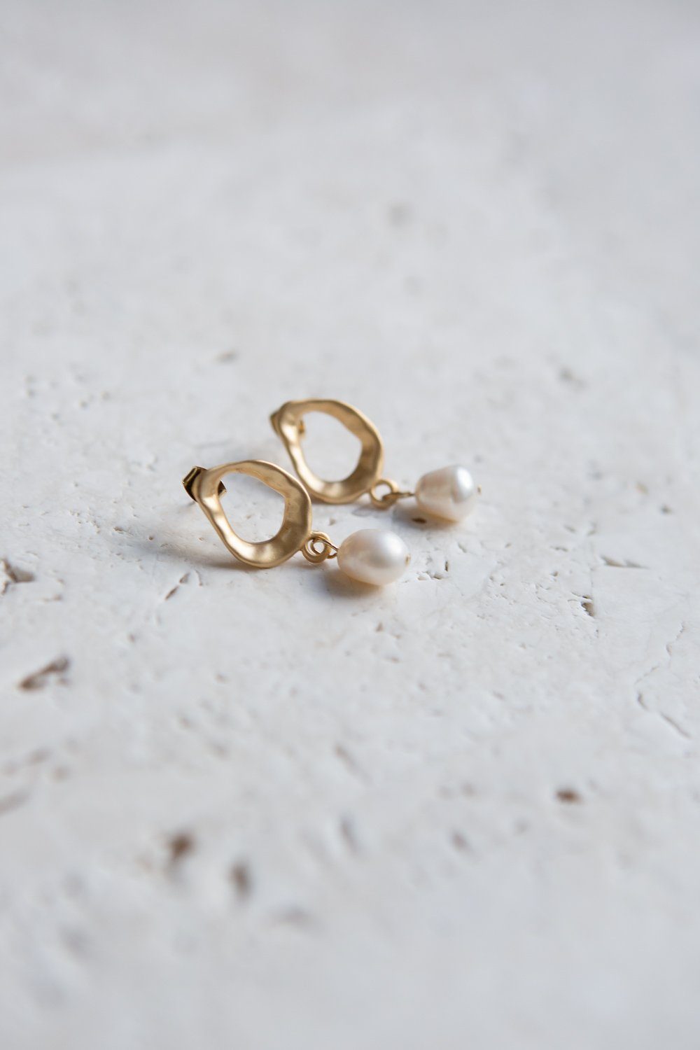 Matte Gold Freshwater Pearl Drop Earrings - Wynter Bloom