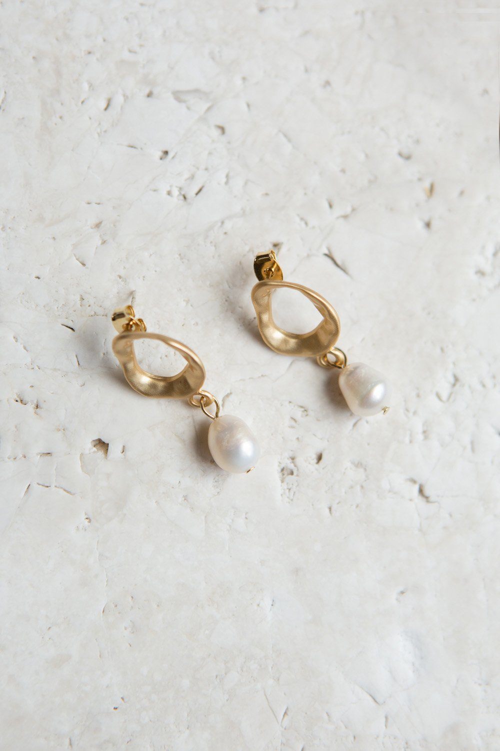 Matte Gold Freshwater Pearl Drop Earrings - Wynter Bloom