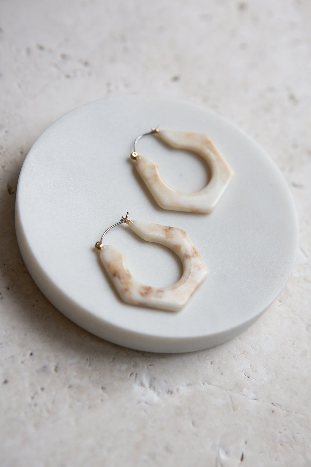 Light Brown Marbleized Hexagon Hoop Earrings - Wynter Bloom