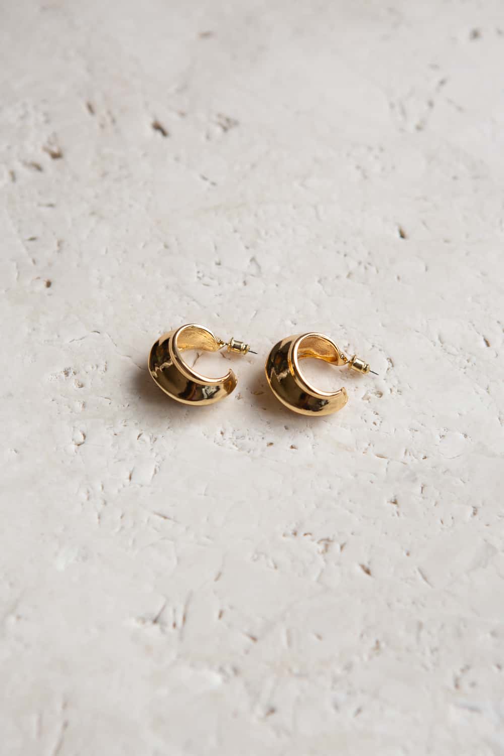 Open C Shell Gold Hoop Earrings - Wynter Bloom