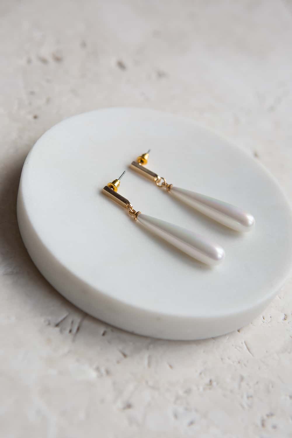 Elongated Pearl Bar Dangle Drop Earrings - Wynter Bloom