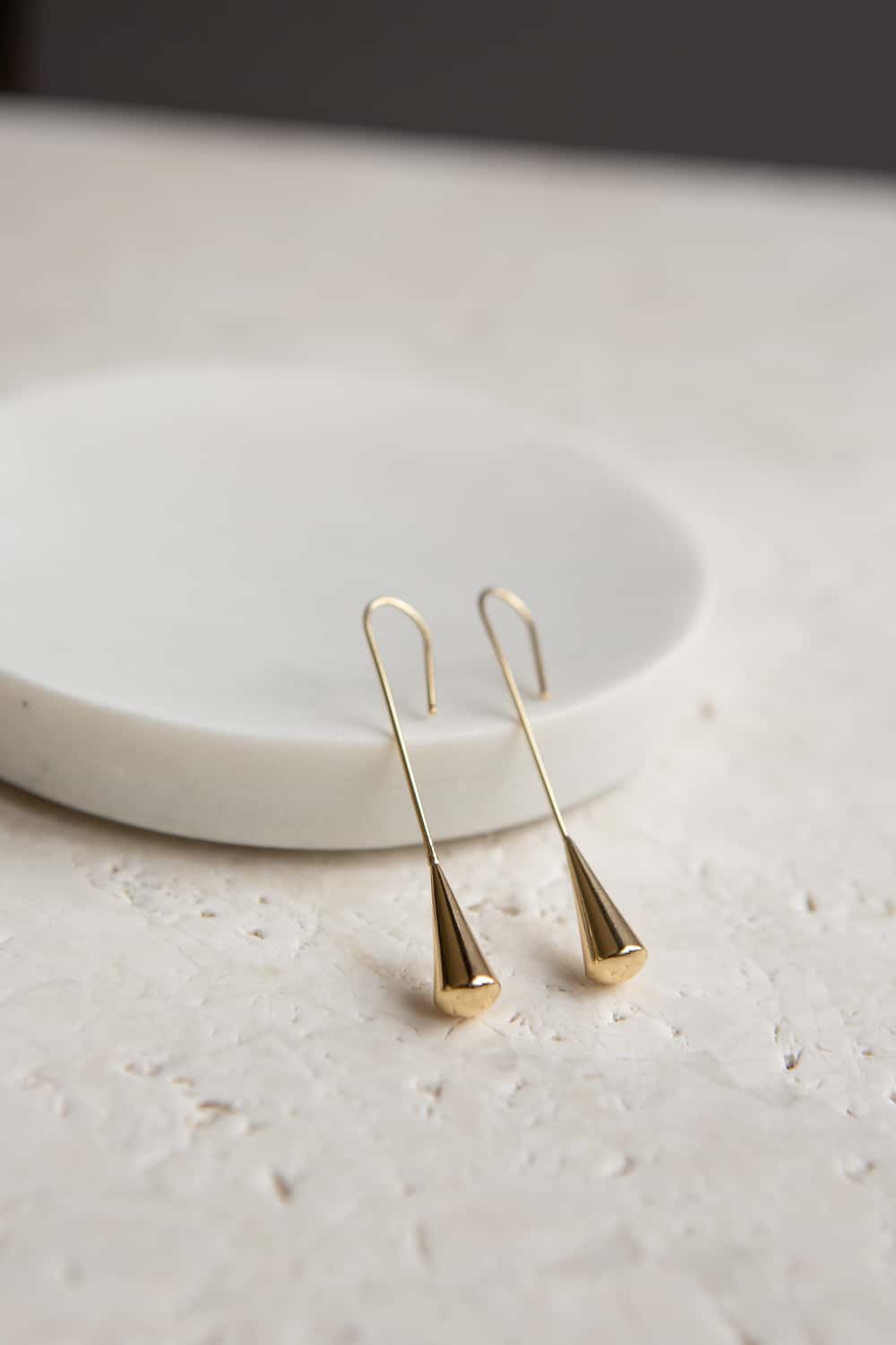 Minimalist Gold Elongated Teardrop Earring - Wynter Bloom
