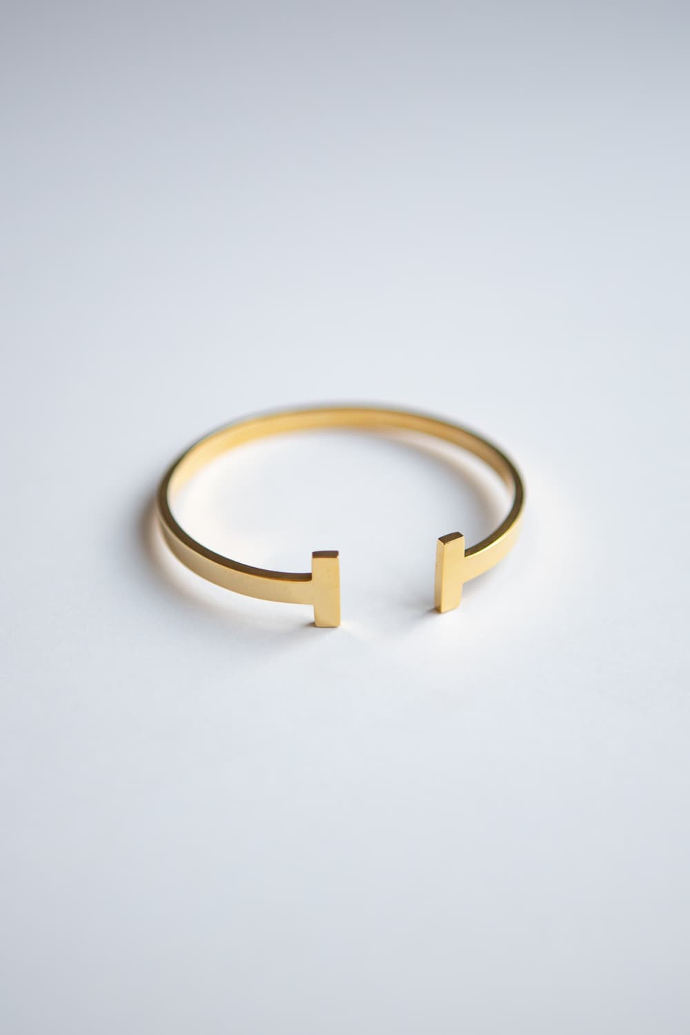 Minimalist 18k Gold Rectangle Charm Bracelet – Seliste Jewellery