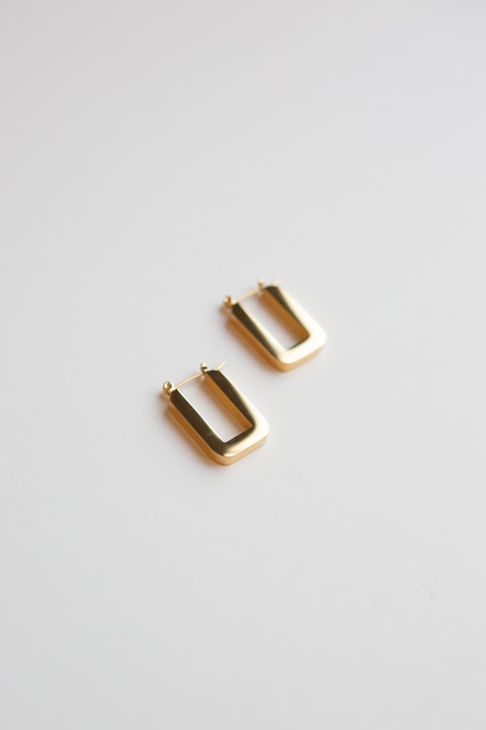 Thick Gold Geometric U Hoop Earrings - Wynter Bloom
