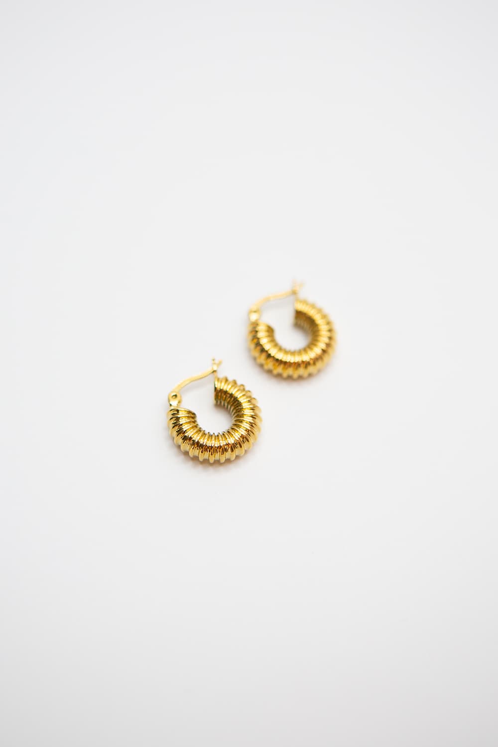 Small Gold Ribbed Vacuum Hoops