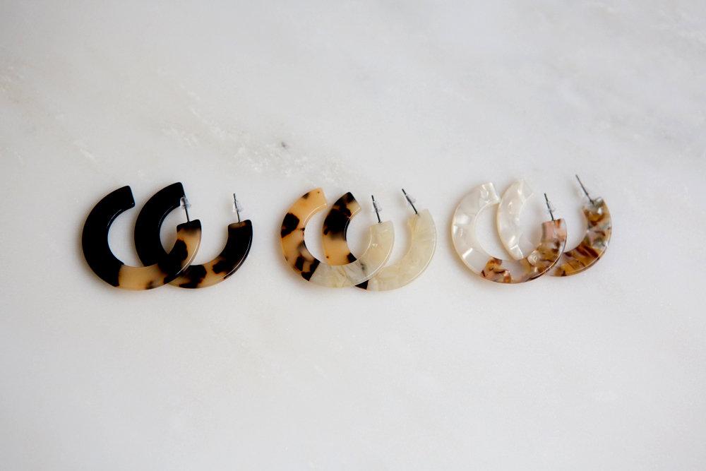 Tortoise Shell Earrings (White/Amber Mixed) - Wynter Bloom