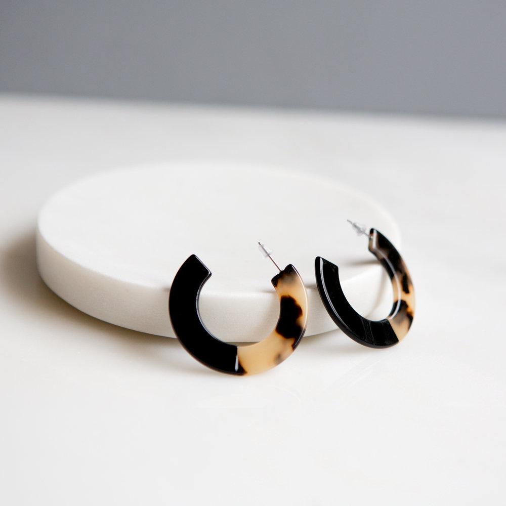 Tortoise Shell Earrings (Black/Blonde & Black) - Wynter Bloom