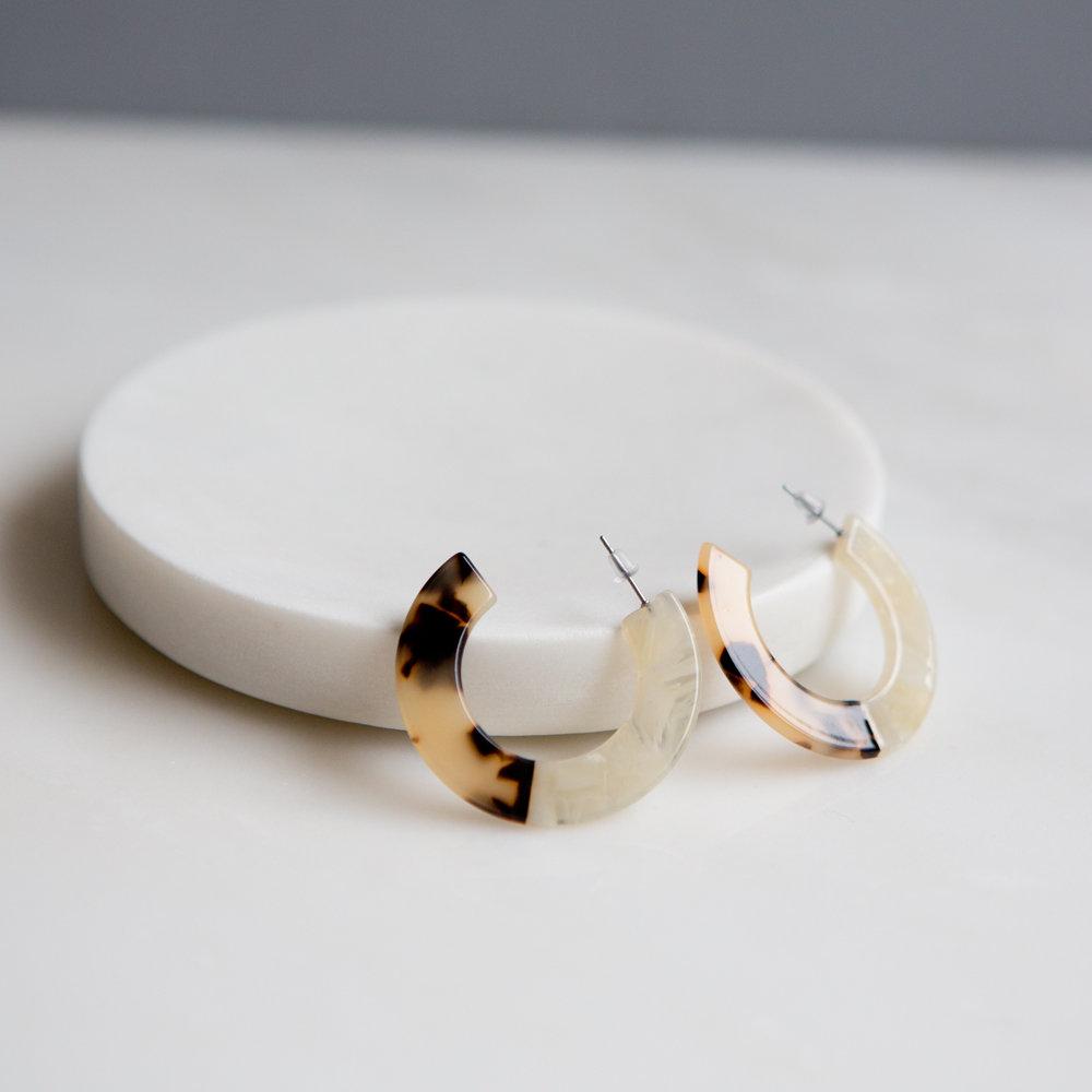 Tortoise Shell Earrings (White/Blonde & Black) - Wynter Bloom