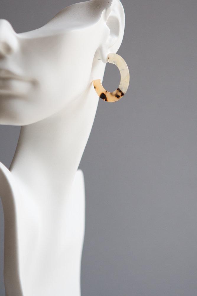 Tortoise Shell Earrings (White/Blonde &amp; Black) - Wynter Bloom