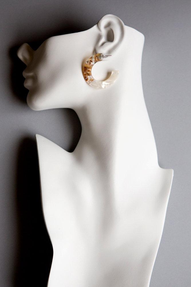 Tortoise Shell Earrings (White/Amber Mixed) - Wynter Bloom